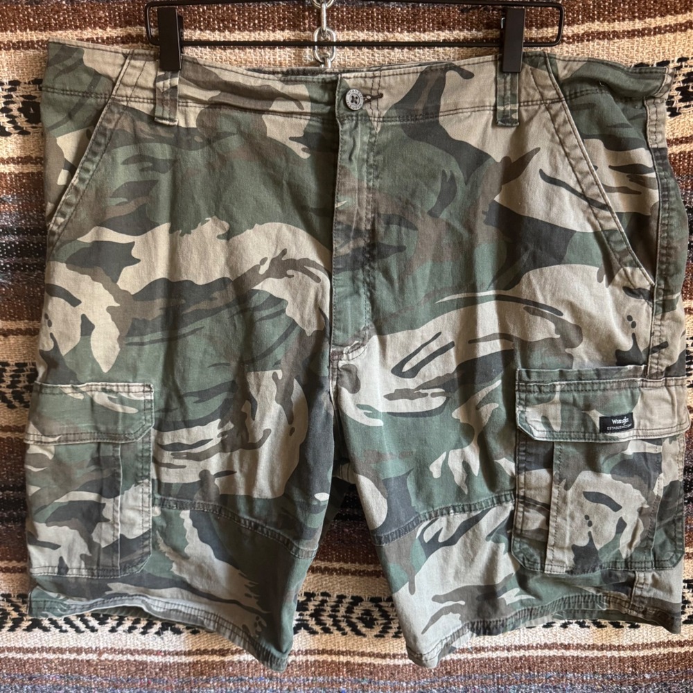 Wrangler Cargo Shorts Mens 42 Camo  Relaxed Fit Stretch Cotton